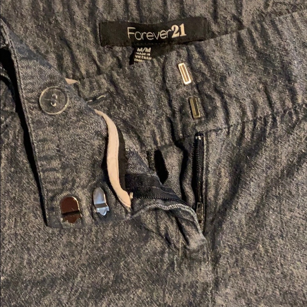 FOREVER 21 SHORT SHORTS SIZE MEDIUM - Picture 3 of 4